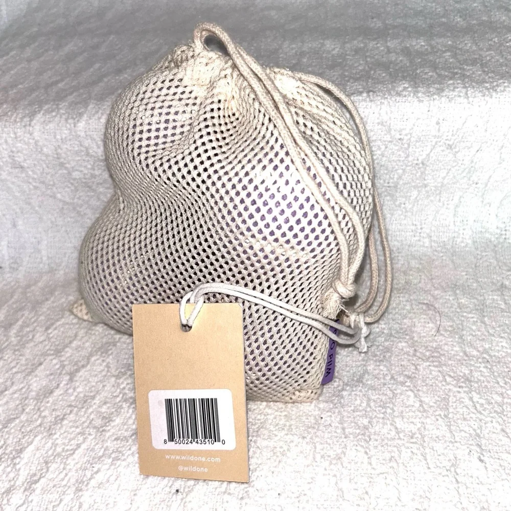 New 4 dog play balls in Mesh Bag